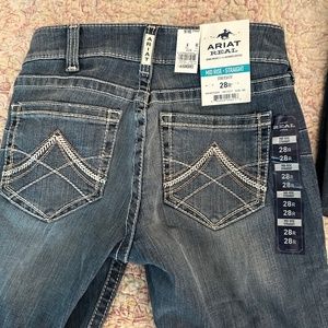 Women’s Ariat size 28 R straight mid rise jeans